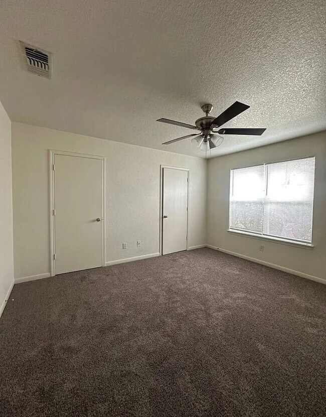 Building Photo - 2806 Leroy Cir
