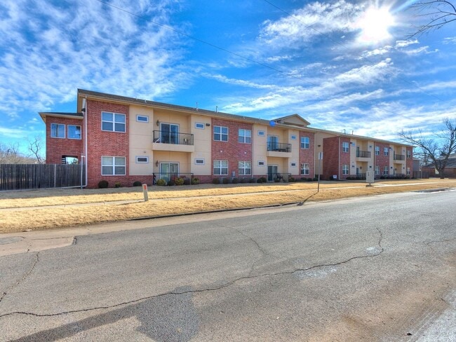 Building Photo - STUDENT HOUSING STILL AVAILABLE FOR FALL 2...