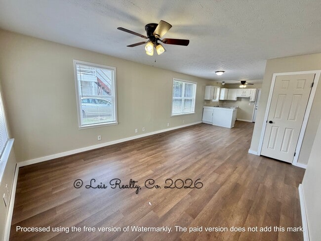 Building Photo - 904 Race Dr