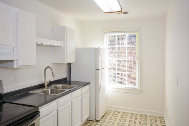 Building Photo - Downtown Apartment on King Street