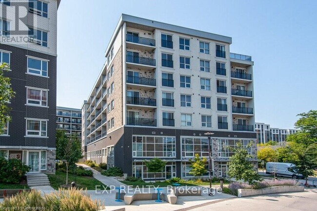 Photo du bâtiment - 275-G275 Larch St