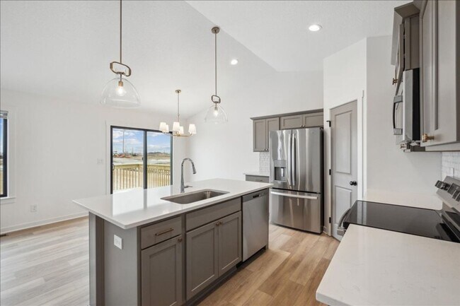 Building Photo - FINISHED BASEMENT!! 4 Bed, 3 Bath Townhome in Ankeny