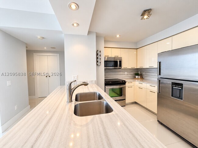 Foto del edificio - 2475 Brickell Ave