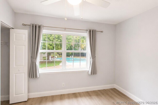 Foto del edificio - 1512 SW 24th St