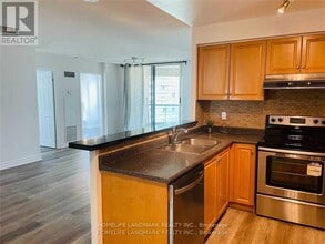 Building Photo - 7-1117 Lorraine Dr