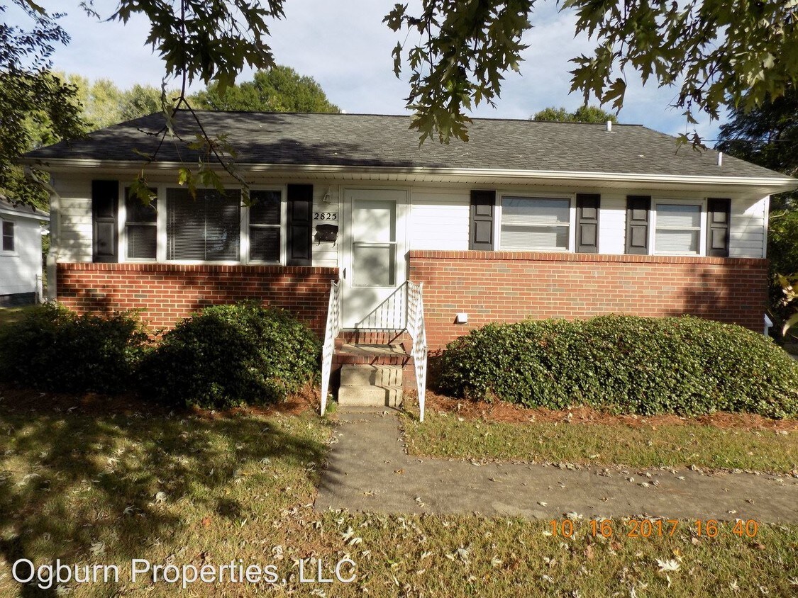 Foto principal - 2825 S Main St