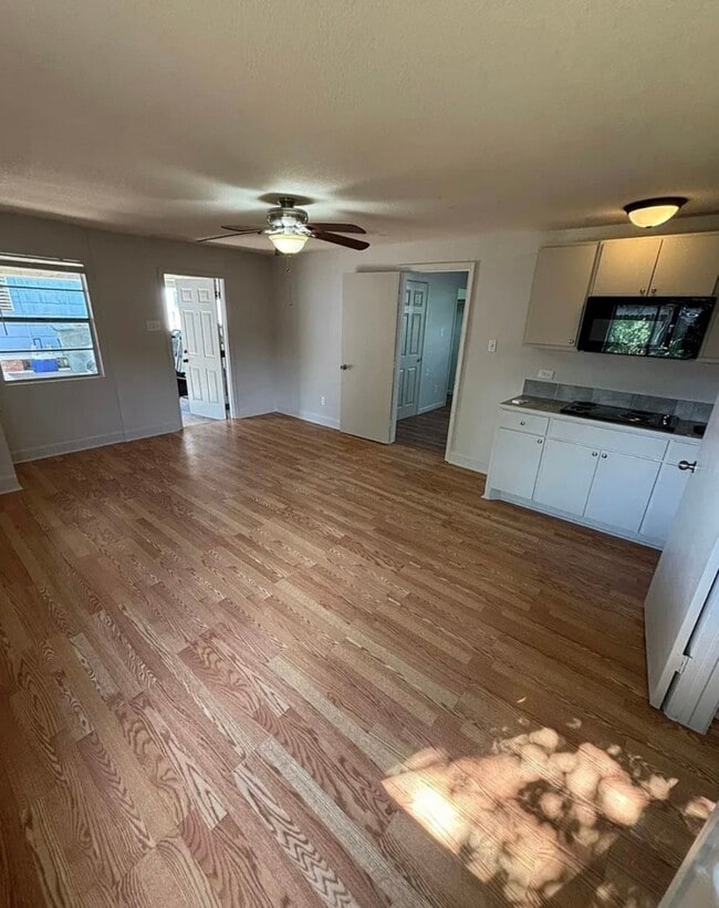 Foto del edificio - 5520 Menard Ave