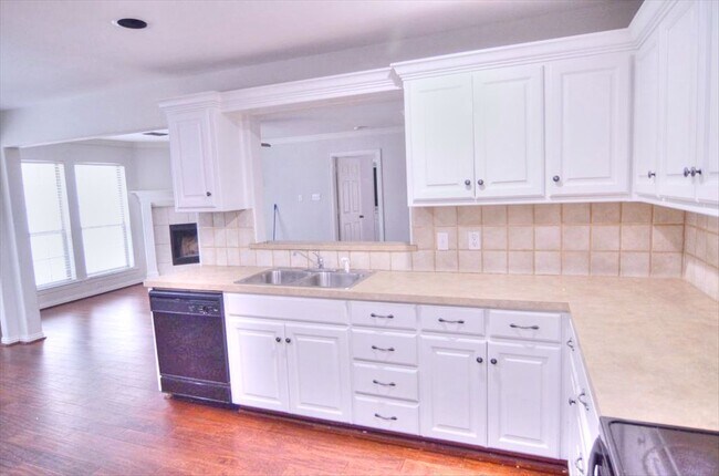 Building Photo - 1722 Scenic Dr
