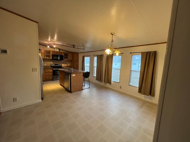 Building Photo - 3 Bedroom 2 Bathroom Home in the Country