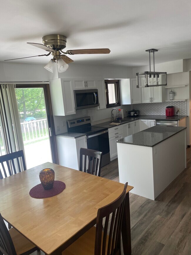Foto del edificio - 7110 Park Shores Ct