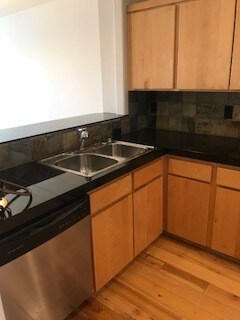 Foto del edificio - Amazing 2x1.5 Townhome Availalble!