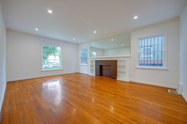 Foto del edificio - 1333 Cochran Ave