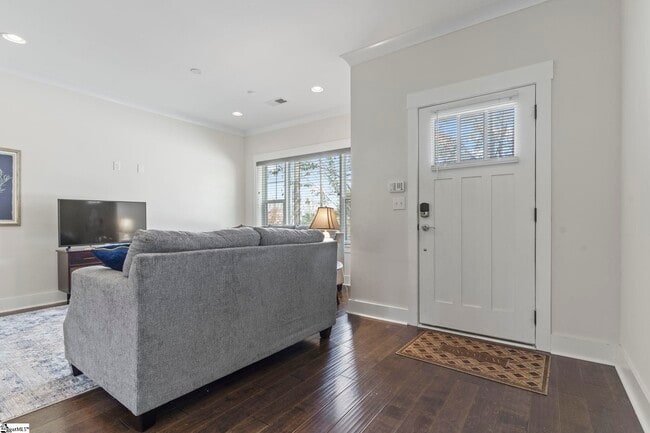 Building Photo - 105 McCall St