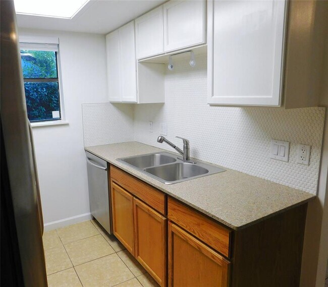 Building Photo - 4307 S 1st St