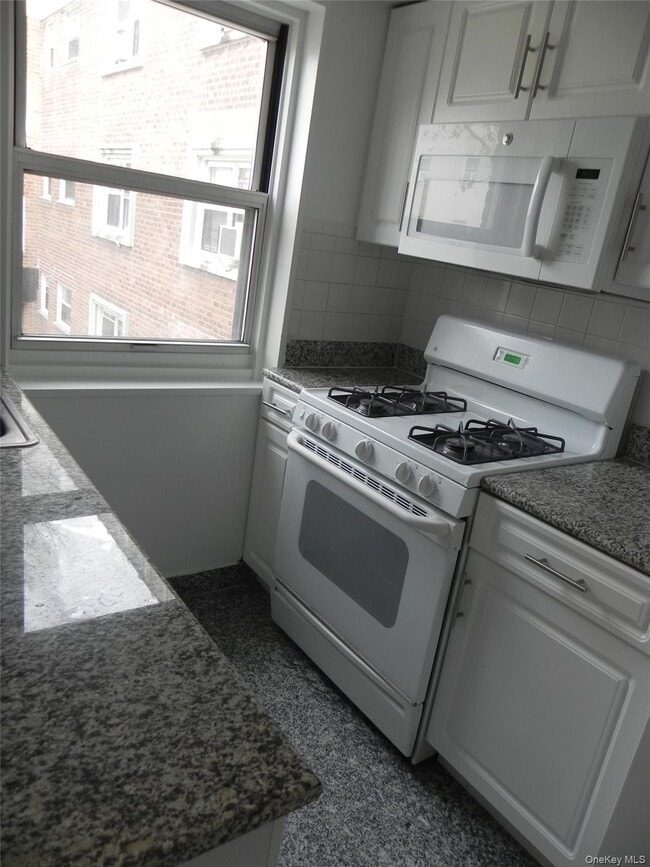 Building Photo - 11 Schenck Ave