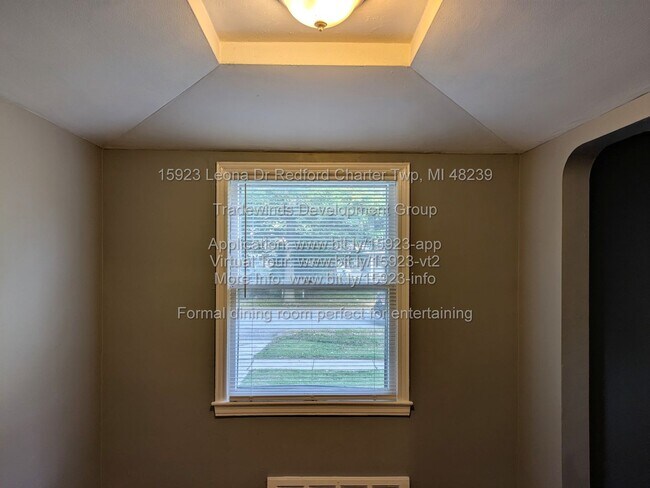 Building Photo - 15923 Leona Dr