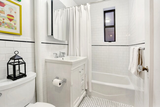 Building Photo - 125 East 93rd Street