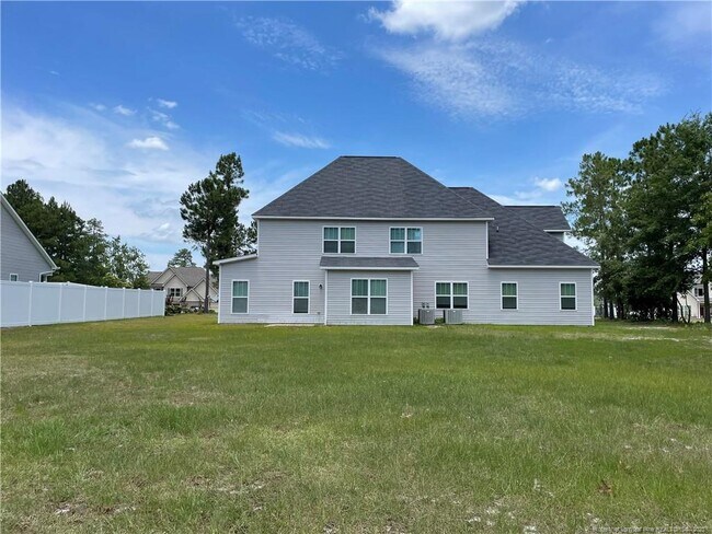 Building Photo - 96 Castlebay Dr