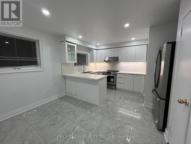 Building Photo - 34 Broomfield Dr