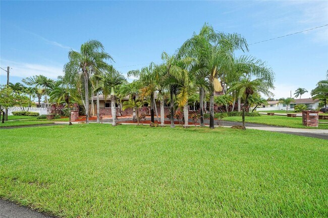 Foto del edificio - 1518 N Yale Dr