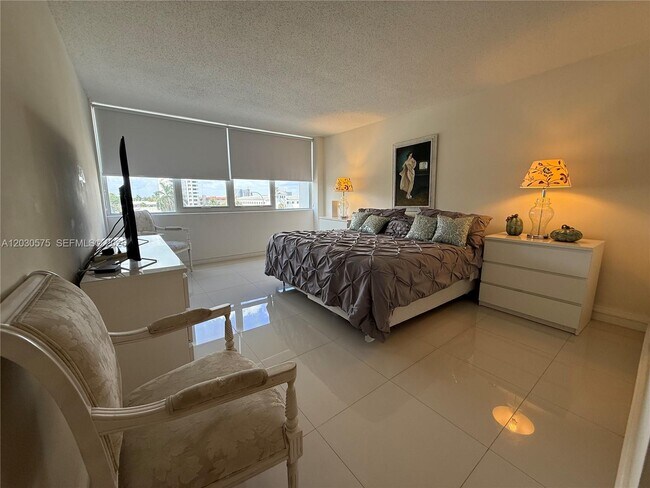 Foto del edificio - 3140 S Ocean Dr