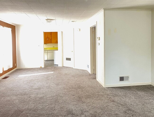 Building Photo - **Applications Pending** Single Level 4 Be...