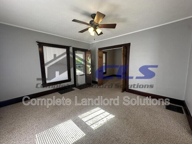 Building Photo - 1526 Woodley Ave