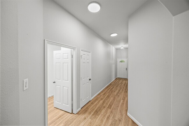 Foto del edificio - 12322 W Elizabeth Shore Loop