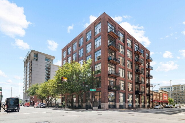 Building Photo - 701 W Jackson Blvd