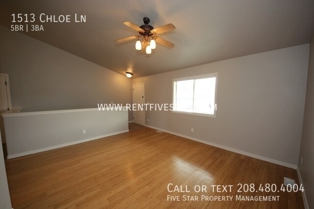 Building Photo - Spacious 5 Bedroom Home With a Garage! Vis...
