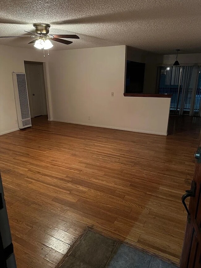 Foto del edificio - 728 W 16th St