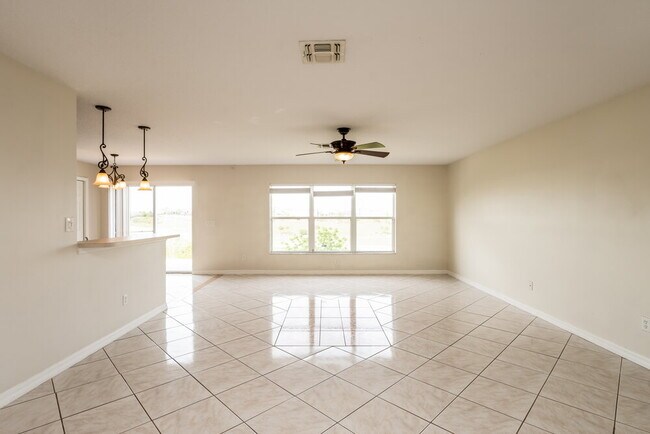 Foto del edificio - 621 Skyridge Rd