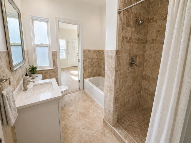 Building Photo - 211 N Vendome St