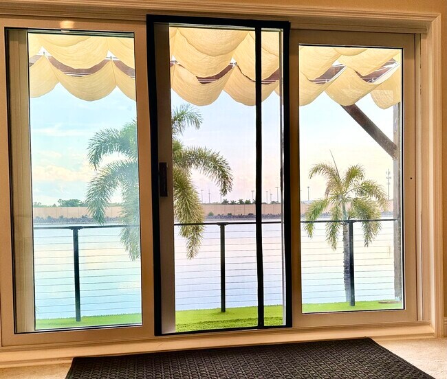 Foto del edificio - 10250 NW 60th Pl