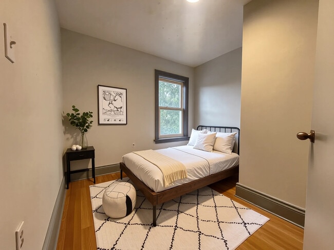 Building Photo - 55 Barnesdale Ave N