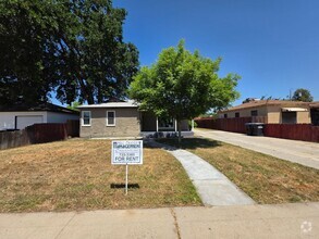 Building Photo - 112 W Feemster Ave