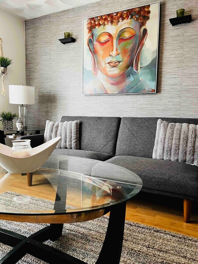 Foto del edificio - Spacious 2-Bedroom, 1.5-Bath Main-Floor Home in Providence