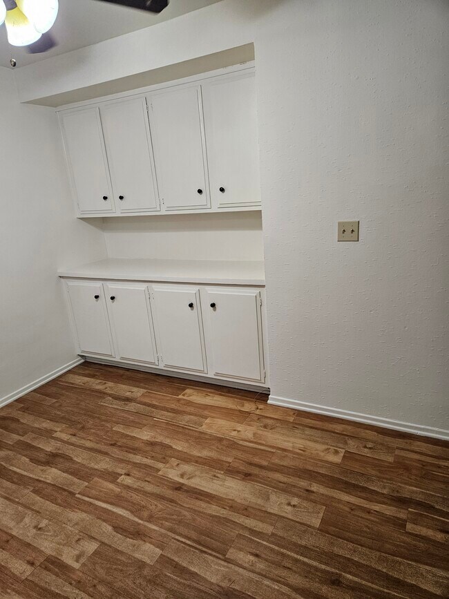 Comedor - 12004 Kling St