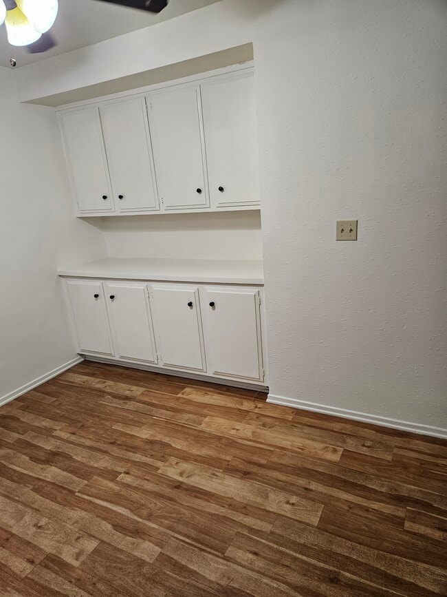 Dining room - 12004 Kling St