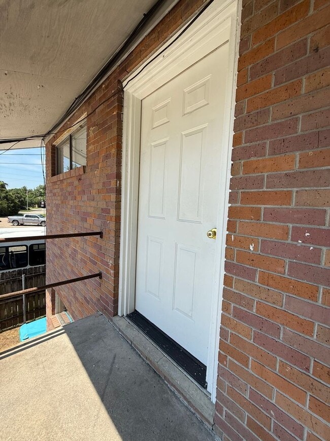Building Photo - 105 N Ruland St