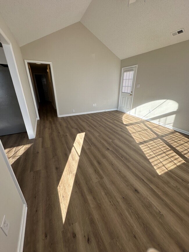 Foto del edificio - 706 Jimmies Creek Dr