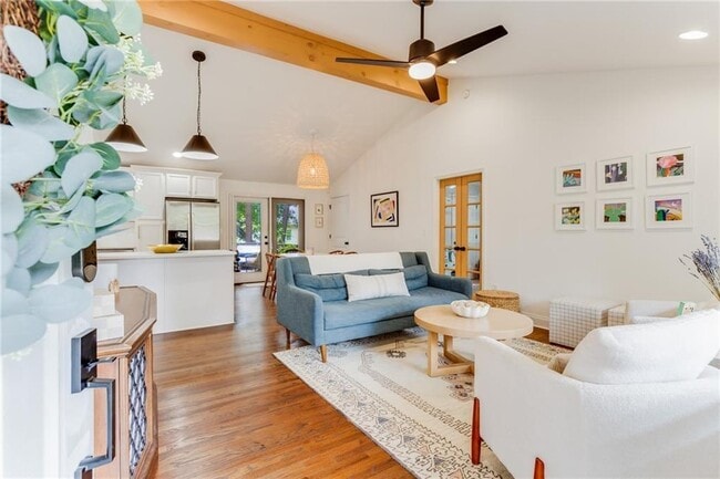 Foto del edificio - 2357 Cortez Way NE