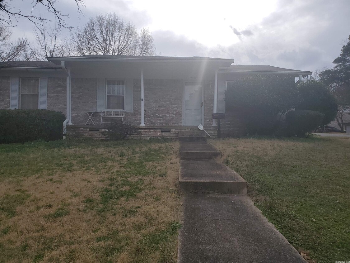 9717 Overby Ct, Little Rock, AR 72205 House for Rent in Little Rock