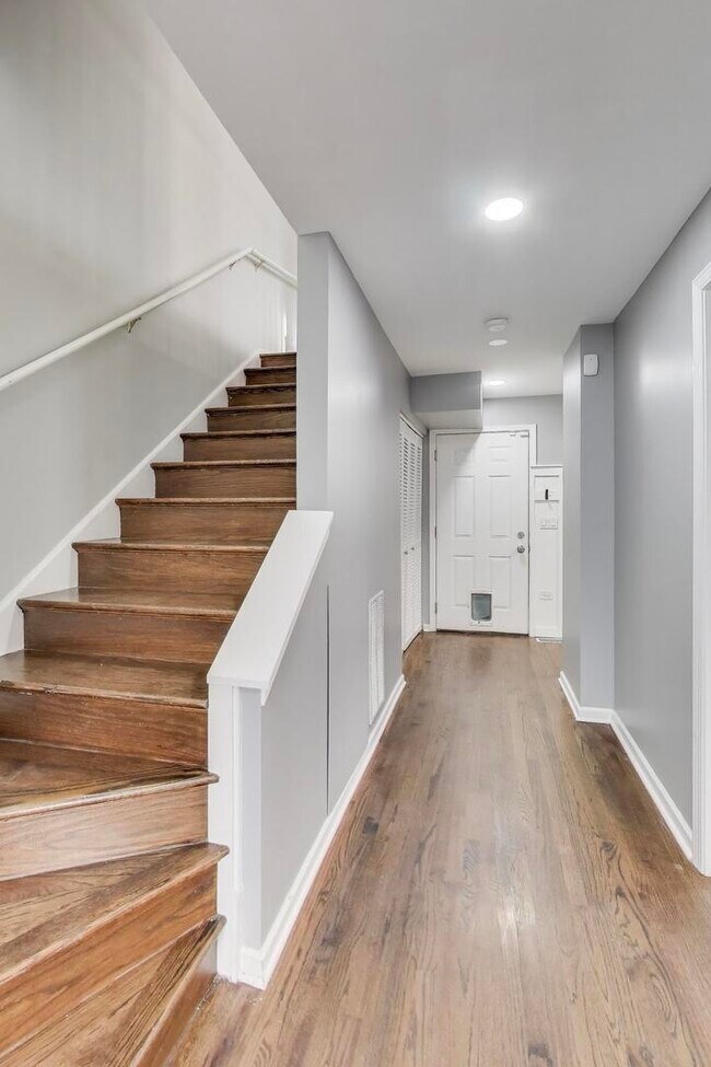 Building Photo - 3238 N Kilbourn Ave