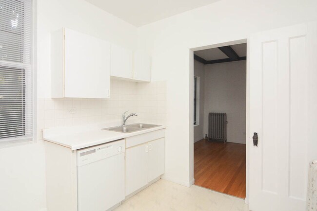 Building Photo - 2840 N Mildred Ave