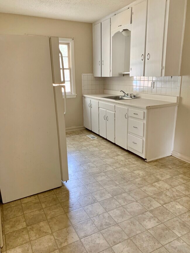 Cocina 3 - 909 Cheyenne St