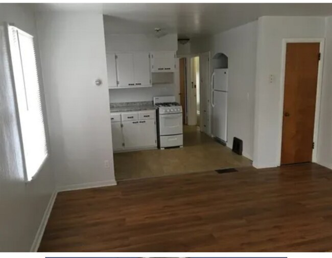 Foto del edificio - 2417 N Rockton Ave