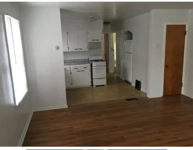 Building Photo - 2417 N Rockton Ave