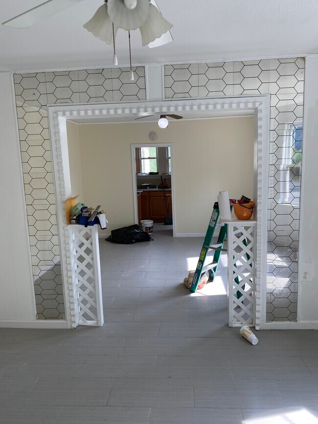 Building Photo - 208 W Adams Ave