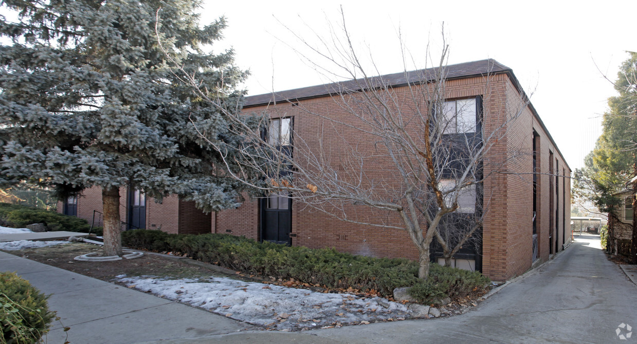 Building Photo - 68 E 200 N